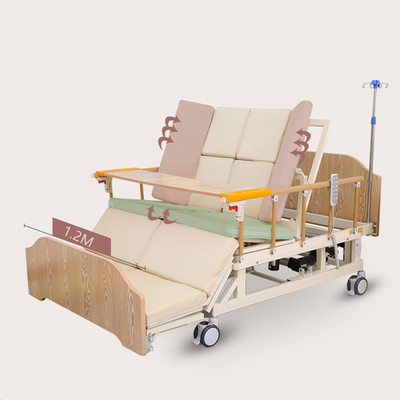 تم توسيع سرير المريض في المستشفى الذكي متعدد الوظائف مع قضبان جانبية مقلوبة